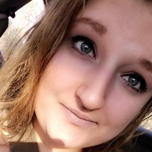 Meet your Posher, Evangelia